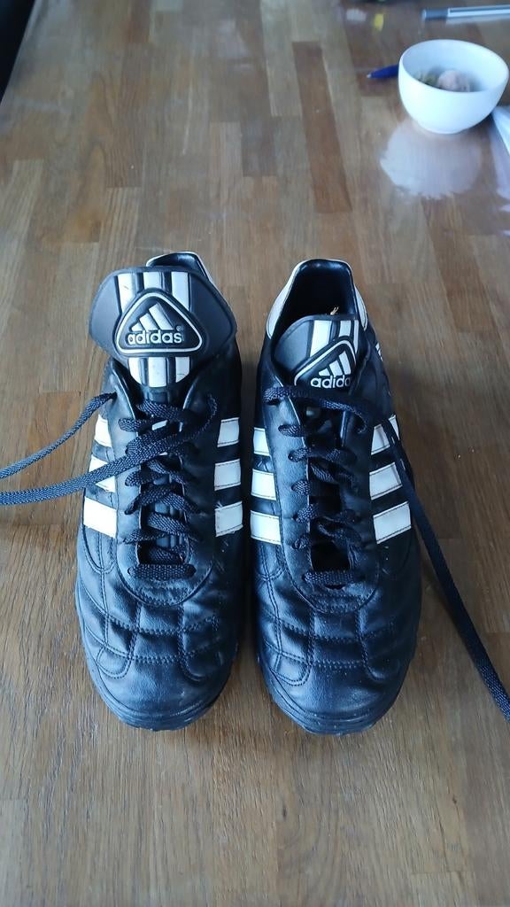 Gebruikte Adidas kunstgras schoenen, Ophalen