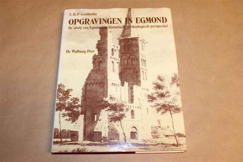 Opgravingen in Egmond — Abdij en Archeologie, Ophalen of Verzenden, Gelezen