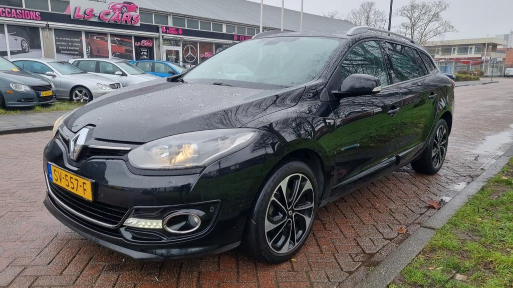 Renault Mégane 1.2 TCE 132pk Estate Bose 2015! Nieuwe APK, Voorwielaandrijving, Euro 5, Zwart, 4 cilinders