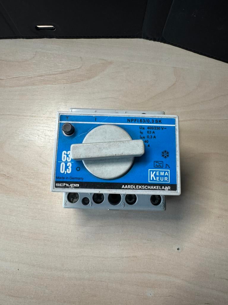 Partij Aardlek schakelaars 25A 40A 63A 6 stuks (1.1), Ophalen of Verzenden, Gebruikt