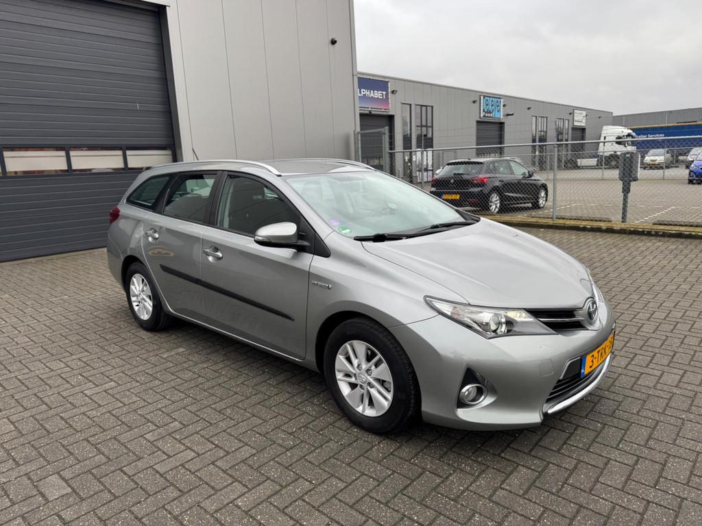 Toyota Auris Touring Sports 1.8 Hybrid Aspiration, Gebruikt, Origineel Nederlands, Metallic lak, 66 €/maand