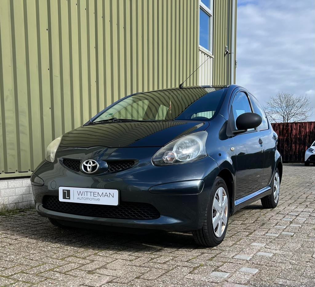 Toyota Aygo 1.0 Vvt-i 5DRS 2008 Grijs NWE APK DEALER ONDERHO, Auto's, Voorwielaandrijving, Airbags, Stof, Zwart