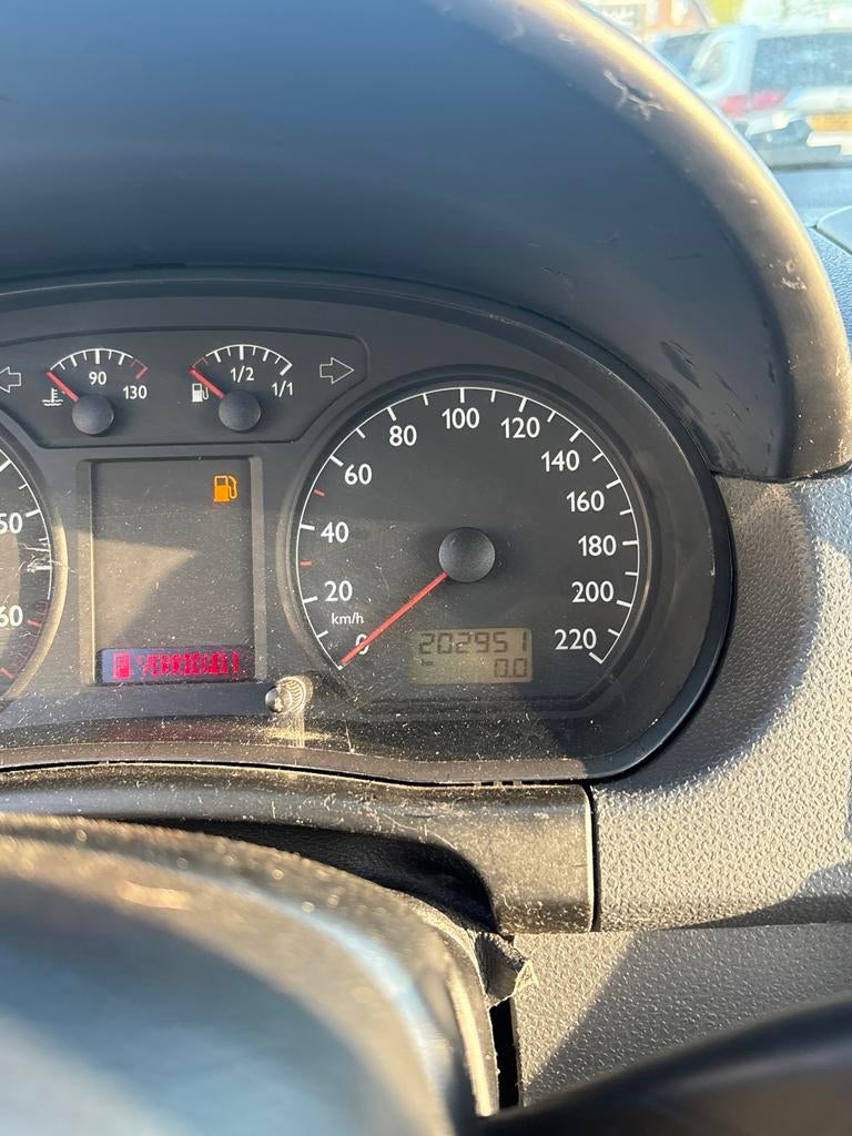 Volkswagen Polo 1.4 55KW AUT 2002 Zwart, Zwart, Particulier, 1000 kg, Geïmporteerd