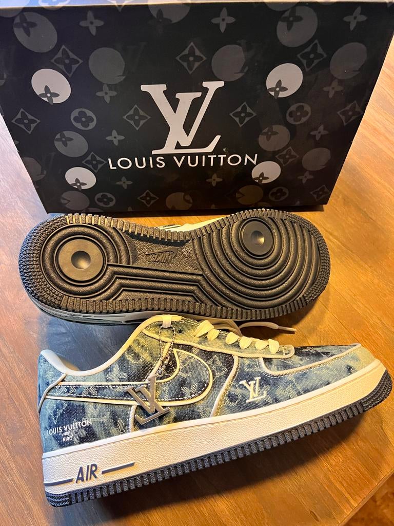 Nike Air Force 1 Louis Vuitton Denim, Wit, Nieuw, Ophalen of Verzenden, Sneakers of Gympen