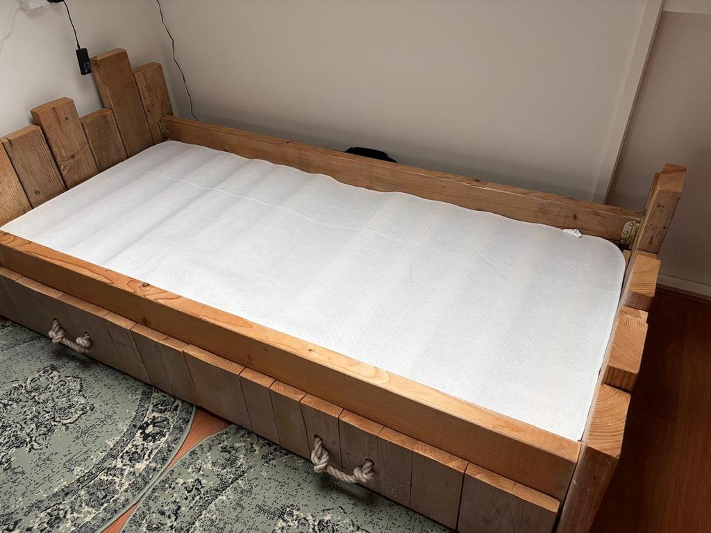 Steigerhouten kinderbed met 2 lades, lattenbodem en matras, Ophalen, 85 tot 100 cm, Gebruikt, Lattenbodem