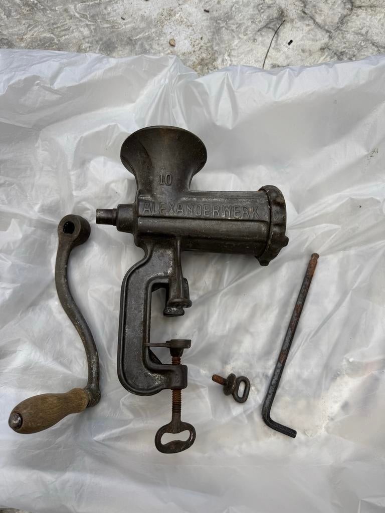 Antieke Alexanderwerk Vleesmolen Nr. 10, Ophalen