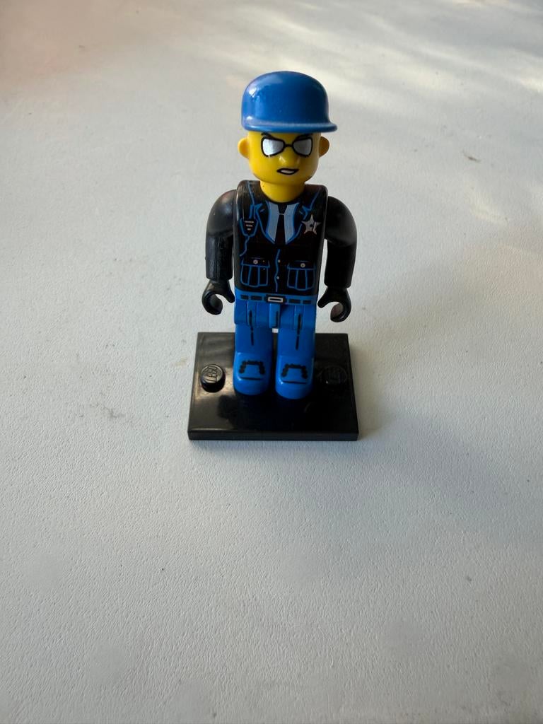 LEGO Minifiguur Politieagent met Blauwe Pet, Ophalen of Verzenden, Gebruikt, Jongen of Meisje