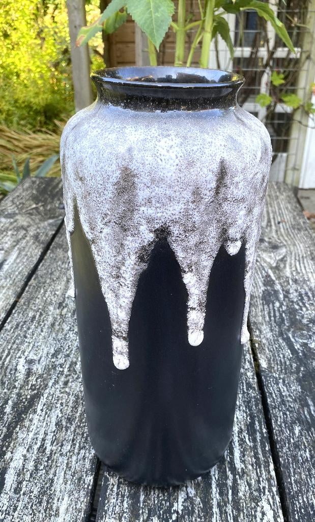 Leuke Fat Lava Vaas Bay - vintage retro mid century Germany, Zwart, Aardewerk of Porselein, Ophalen of Verzenden, Zo goed als nieuw