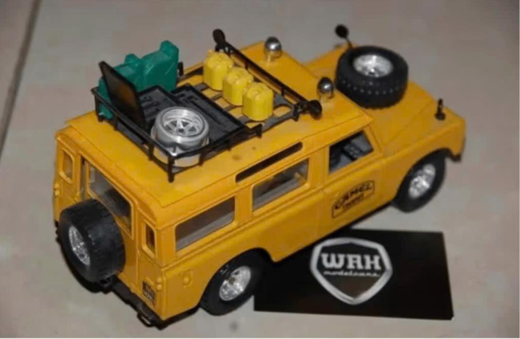 1:24 LAND ROVER DEFENDER Camel no box Bburago WRH, Verzenden, Zo goed als nieuw, Auto, Bburago