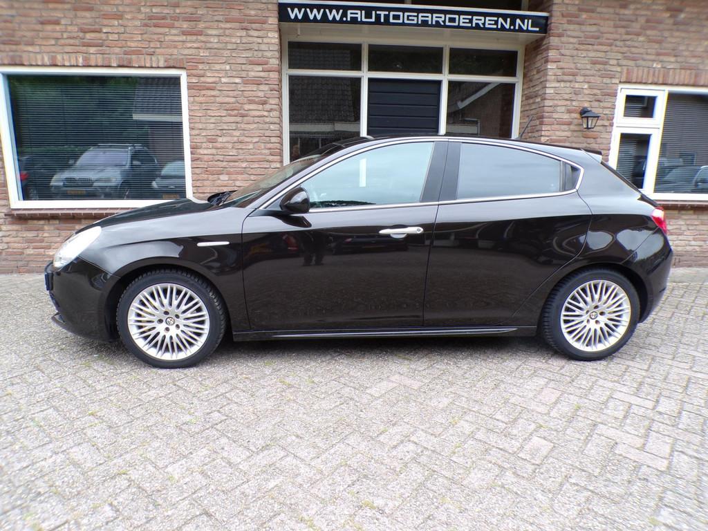 Alfa Romeo Giulietta 1.4 T Distinctive Automaat, Auto's, Euro 5, Stof, Zwart, 4 cilinders