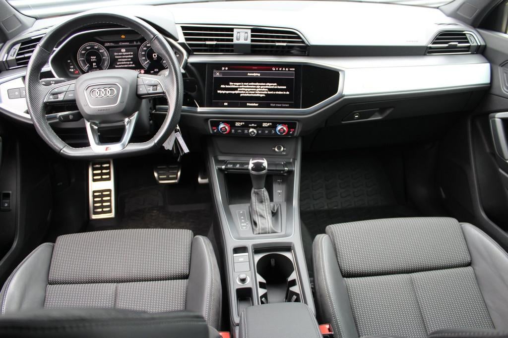 Audi Q3 Sportback 45 TFSI e 3x S-Line | Panoramadak| Black o, Zwart, Leder en Stof, Nieuw, SUV of Terreinwagen