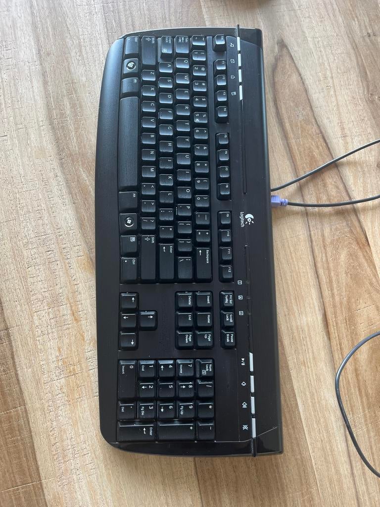 Logitech bedraad toetsenbord met PS/2 aansluiting, Computers en Software, Toetsenborden, Ophalen, Qwerty, Gebruikt, Bedraad