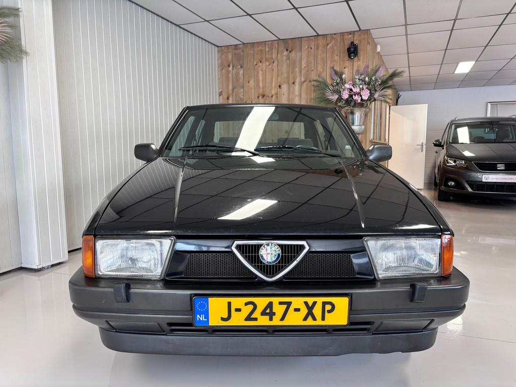Alfa Romeo 75 1.8 IE Epoca, zwart, apk 11-2026, elektrische, Auto's, Alfa Romeo, Achterwielaandrijving, Gebruikt, 118 pk, 4 cilinders