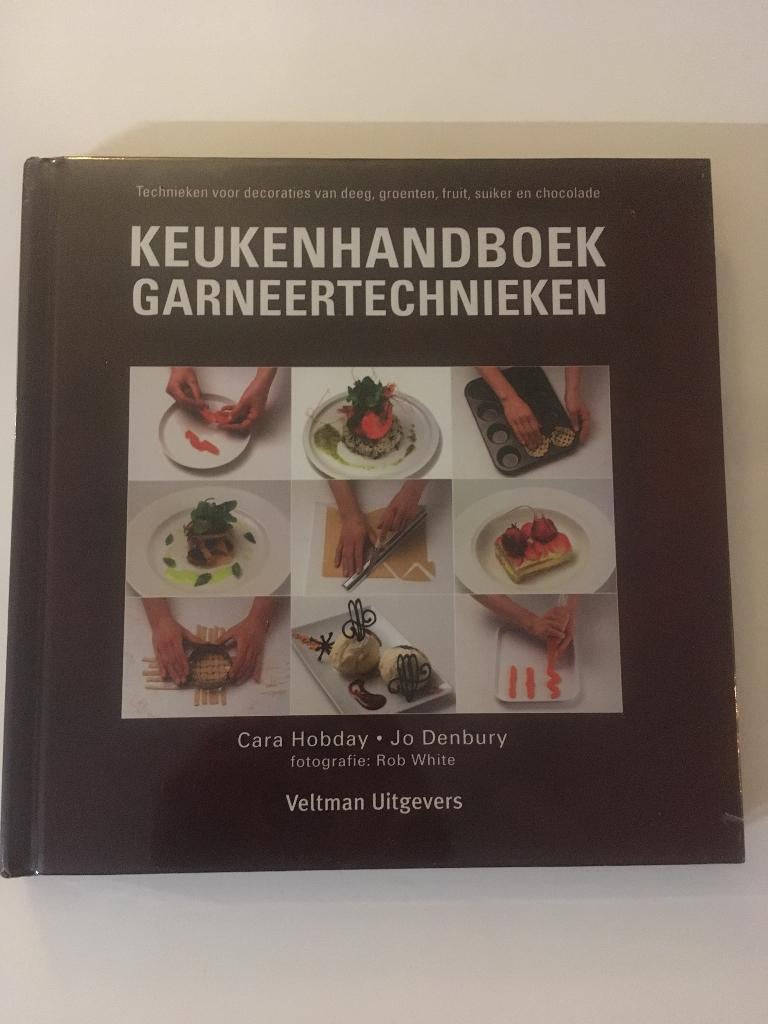 Boek keukenhandboek garneertechnieken, Boeken, Ophalen of Verzenden, Gelezen