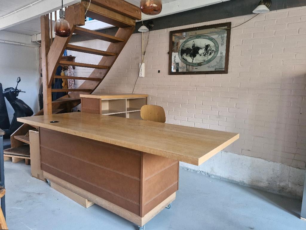 Gratis!! Groot bureau/ balie/ werkplek/ receptie, Ophalen, Gebruikt