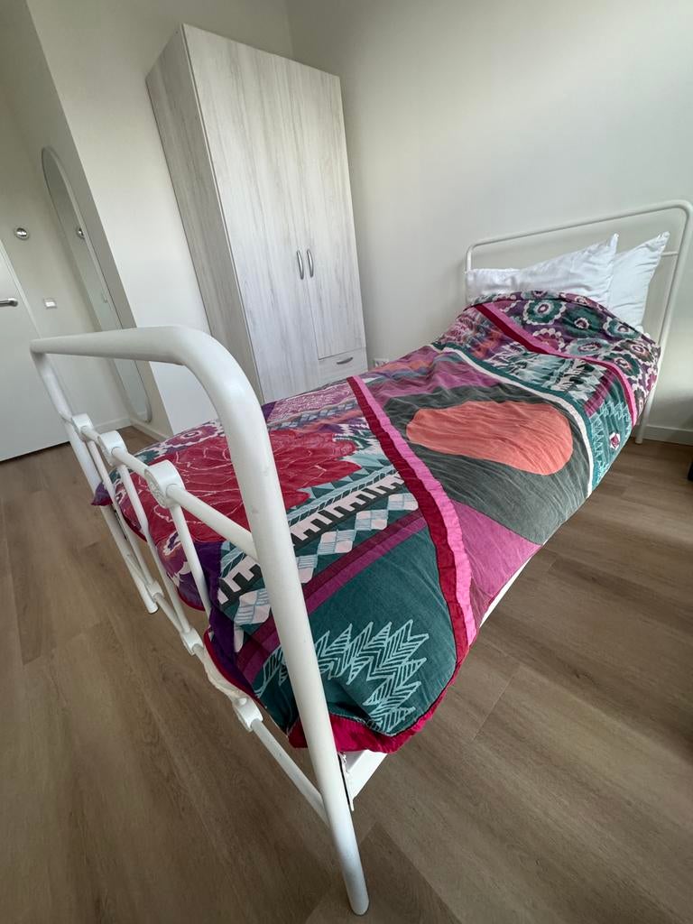 Wit metalen eenpersoonsbed met spijlen, Ophalen, Gebruikt, 90 cm, Eenpersoons