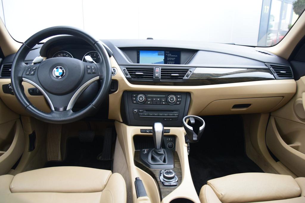 BMW X1 xDrive28i Executive Leer/Sportstoelen/Verwarmd Pano/D, Euro 5, Gebruikt, Beige, 2996 cc