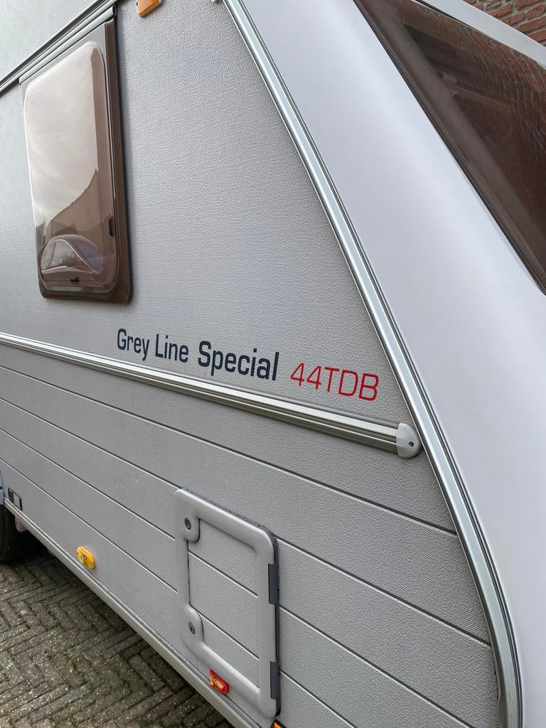 Kip 44 tdb greyline , mover, voortent, vloerverwarming enz, Caravans en Kamperen, Caravans, Kip, Vast bed, 4 tot 5 meter, Tot en met 4