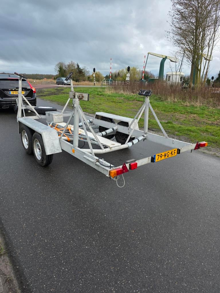 Grote boot trailer 2000 kg voor boten tot 8 meter, Watersport en Boten, Boottrailers, Ophalen, Gebruikt, Open zeilboottrailer