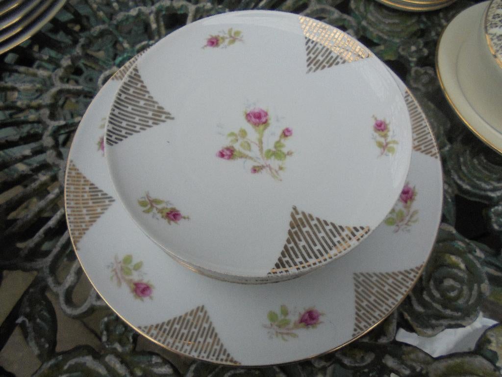 Gebakstel Bavaria F met wilde roze roosjes en veel gouddecor, Ophalen of Verzenden