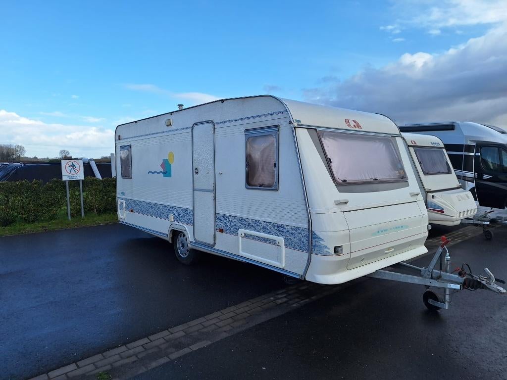 Adria Unica B 502 UP 1997 - Frans bed - Rondzit, Caravans en Kamperen, Particulier, 5 tot 6 meter, Omvormbare zithoek, Tot en met 4