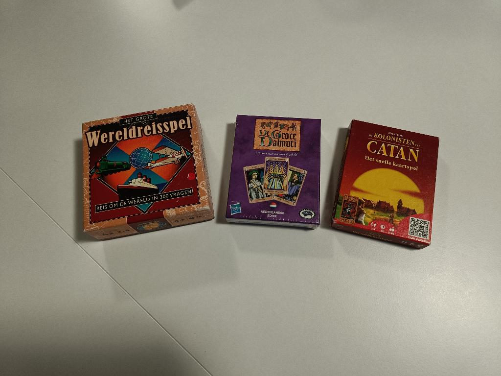 Kaartspellen Dalmuti (in plastic), Catan en wereldreisspel, Ophalen of Verzenden, Zo goed als nieuw
