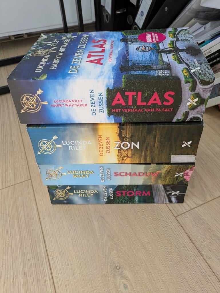 De Zeven Zussen serie - Lucinda Riley (4 boeken), Boeken, Ophalen of Verzenden, Gelezen, Lucinda Riley, Europa overig