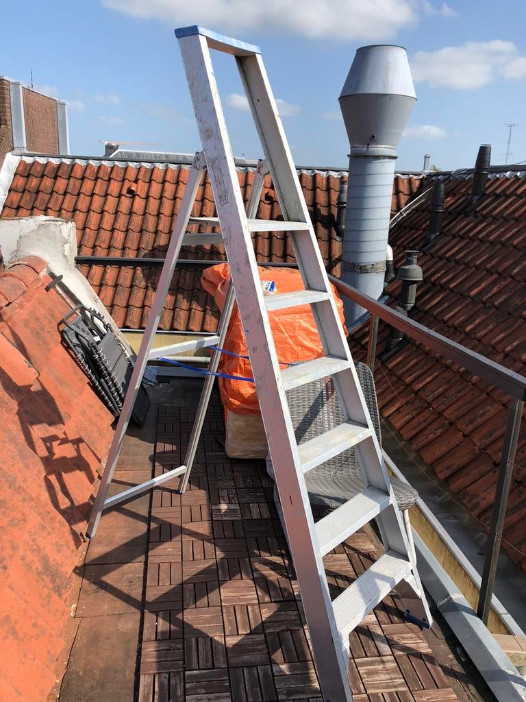 Degelijke aluminium trap, Doe-het-zelf en Verbouw, Ladders en Trappen, Gebruikt, Trap, Ophalen of Verzenden, Opvouwbaar of Inschuifbaar
