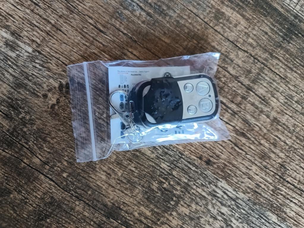 Yemtech handzender voor bv garage 433 MHz Nieuw, Ophalen of Verzenden, Nieuw, Overige typen