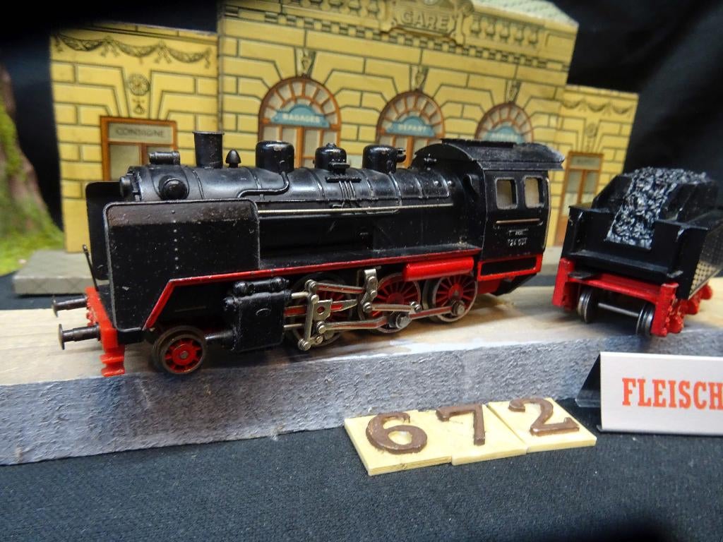 672=Fleischmann BR 24 van de Duitse spoorwegen.303, Gebruikt, Fleischmann, Ophalen of Verzenden, Gelijkstroom