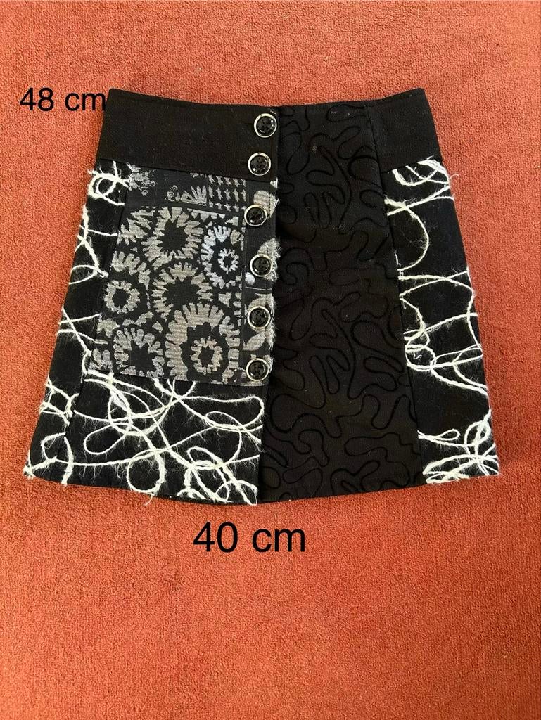 Zwarte rok met patronen en knopen, Zwart, Maat 42/44 (L), Ophalen of Verzenden, Gedragen