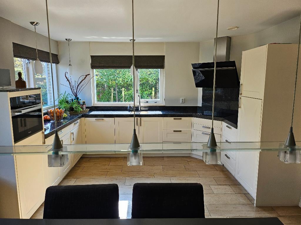 Hele mooie keuken met granieten blad te koop (gebruikt), Ophalen, Gebruikt, Wit, Hoekkeuken