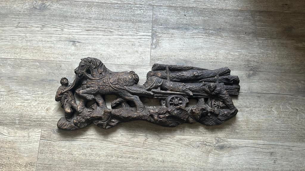 Decoratief beeld van paarden met boomstammen kar, Antiek en Kunst, Kunst | Beelden en Houtsnijwerken, Ophalen, Overige onderwerpen