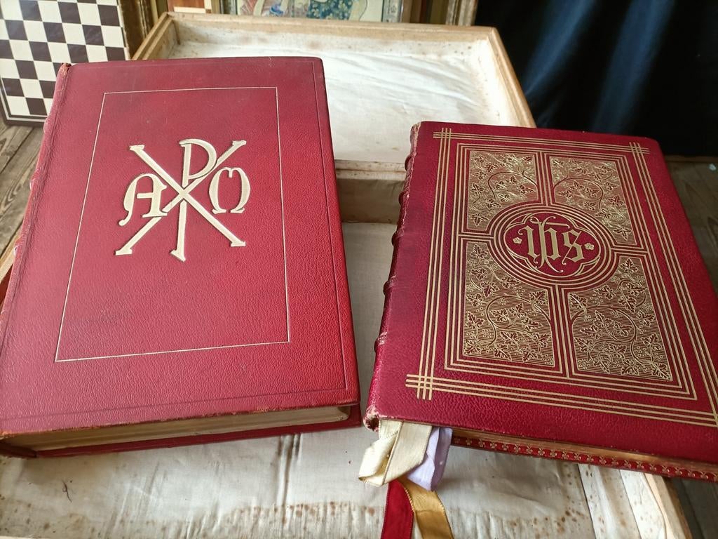 2 Romeins missaal voor mis. Bijbels. Antieke kist. Vintage., Antiek en Kunst, Ophalen