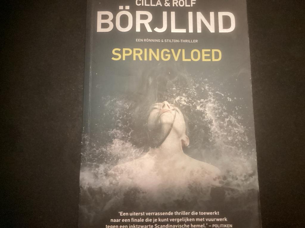 Springvloed - Cilla & Rolf Börjlind (Thriller), Ophalen of Verzenden, Gelezen, Scandinavië