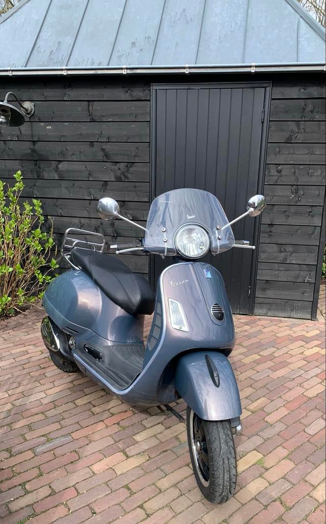 Vespa GTS 250 i.e. Goed onderhouden scooter, 250 cc, Handvatverwarming, Scooter, Particulier