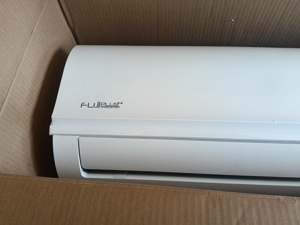 Split airco met buiten unit, Witgoed en Apparatuur, Airco's, Verwarmen, 3 snelheden of meer, Ophalen of Verzenden, Zo goed als nieuw