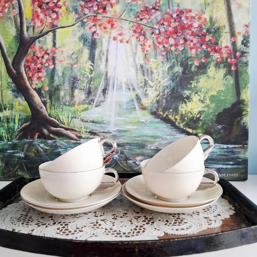 Victoria Czechoslavakia, 4 elegante kop en schotels, Antiek en Kunst, Antiek | Servies compleet, Ophalen of Verzenden