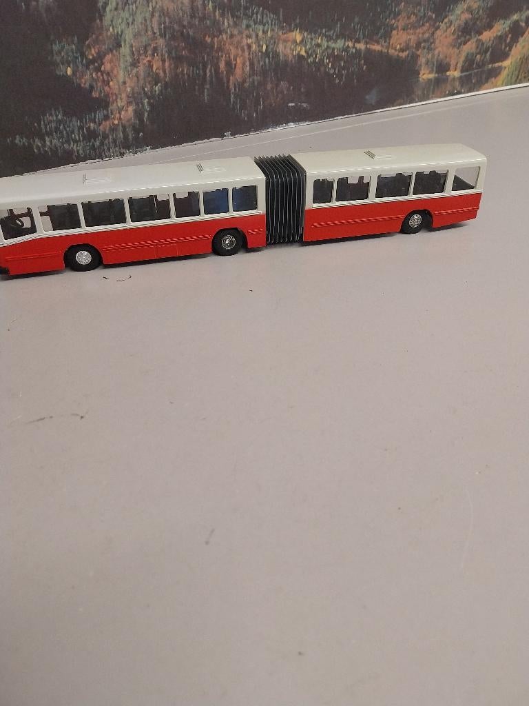 Te koop Volvo B 10 m gelede bus geheel metaal 1/50, Hobby en Vrije tijd, Modelauto's | 1:50, Ophalen of Verzenden, Nieuw, Bus of Vrachtwagen