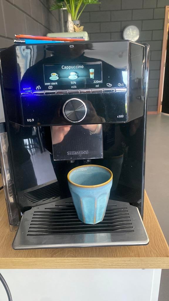 Siemens EQ.9 plus connect, Ophalen of Verzenden, Zo goed als nieuw, Koffiemachine