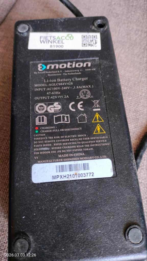 E-motion Li-ion Acculader 42V 2A (AGLC084V42S), Ophalen of Verzenden, Gebruikt