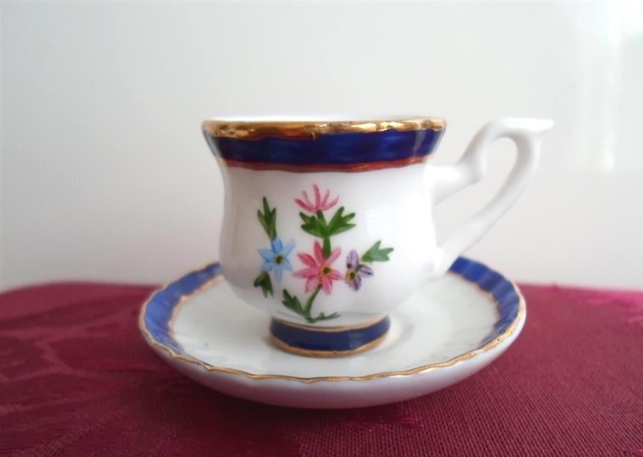 Miniatuur kop en schotel. Museum of miniatures MAYFAIR. (7)., Ophalen of Verzenden