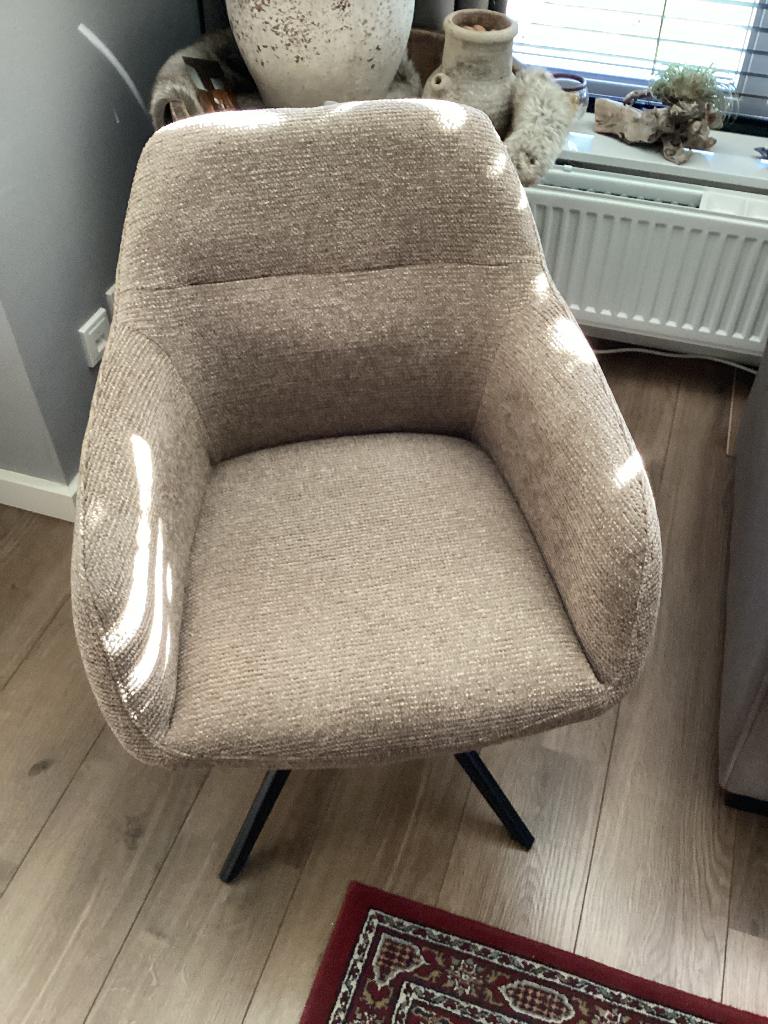 Eethoek kuipstoelen, Ophalen