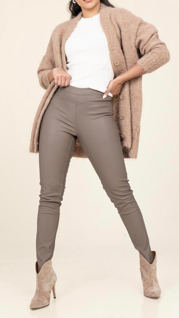 Faux leren legging skinny broek Amber van Knit-ted M latte, Kleding | Dames, Maat 38/40 (M), Overige kleuren, Nieuw, Ophalen of Verzenden