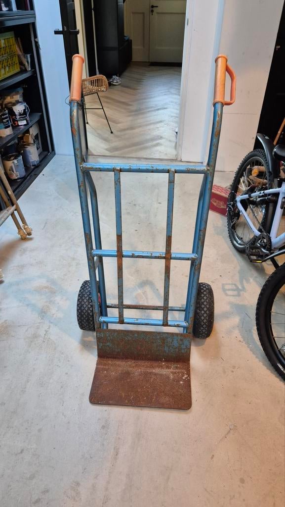 Super stevige steekwagen, 1 band is lek, Doe-het-zelf en Verbouw, Transportwagens, 60 tot 80 liter, Ophalen, Steekwagen