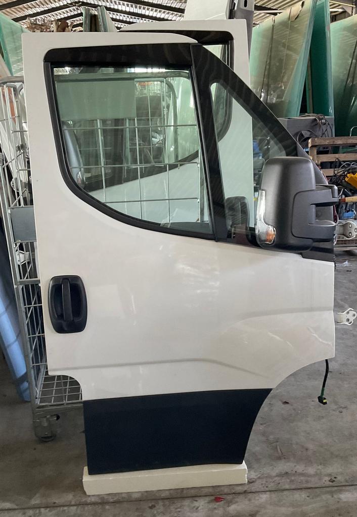 Complete SET L+R Voorportier Iveco Daily VI vanaf 2014 wit, Ophalen, Gebruikt, -, -