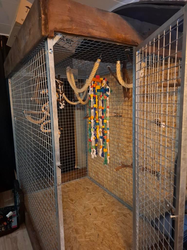 Papegaai kooi, Dieren en Toebehoren, Vogels | Hokken en Kooien, Ophalen of Verzenden, Zo goed als nieuw, Metaal, Vogelkooi