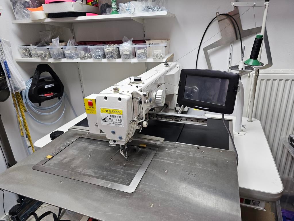 Industrie naaimachine volautomatisch, computergestuurd, Hobby en Vrije tijd, Naaimachines en Toebehoren, Ophalen, Naaimachine