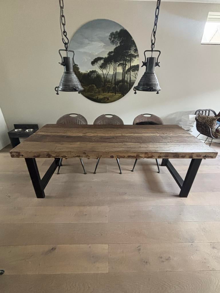 Houten eettafel met metalen onderstel, Huis en Inrichting, Tafels | Eettafels, Ophalen, Gebruikt, 50 tot 100 cm, 150 tot 200 cm