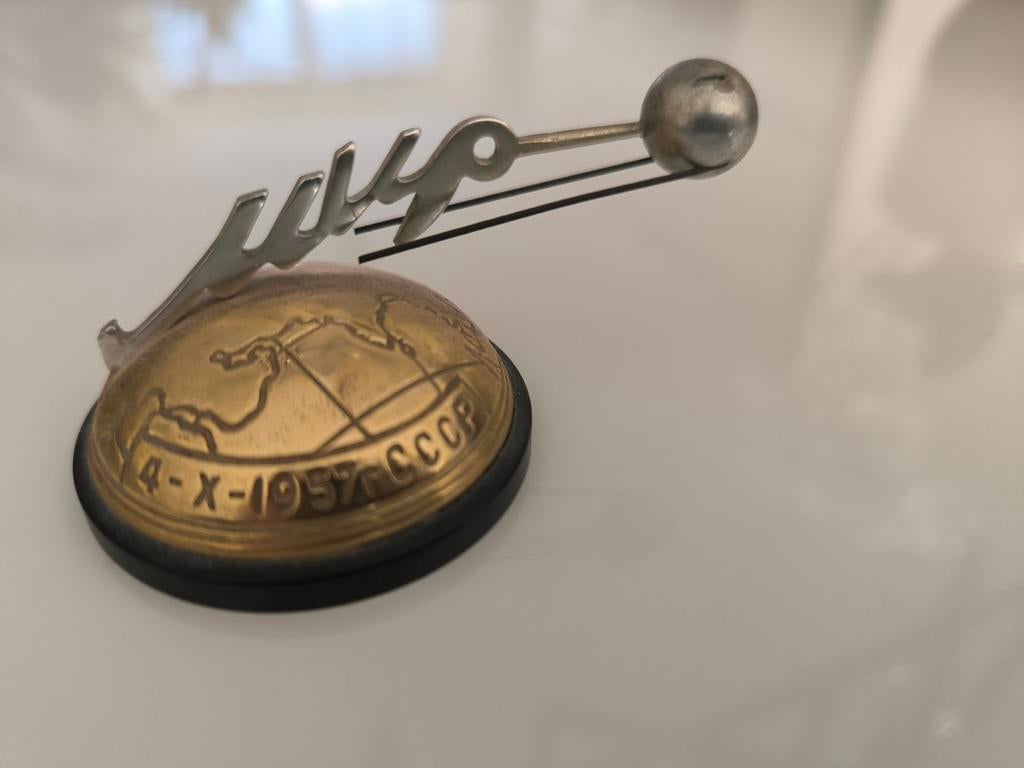 Vintage Sovjet-souvenir Spoetnik 1957, Ophalen